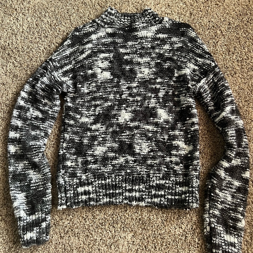 MOCK NECK SWEATER